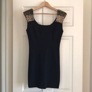 Black dress with sequined shoulders (bronze-gold)